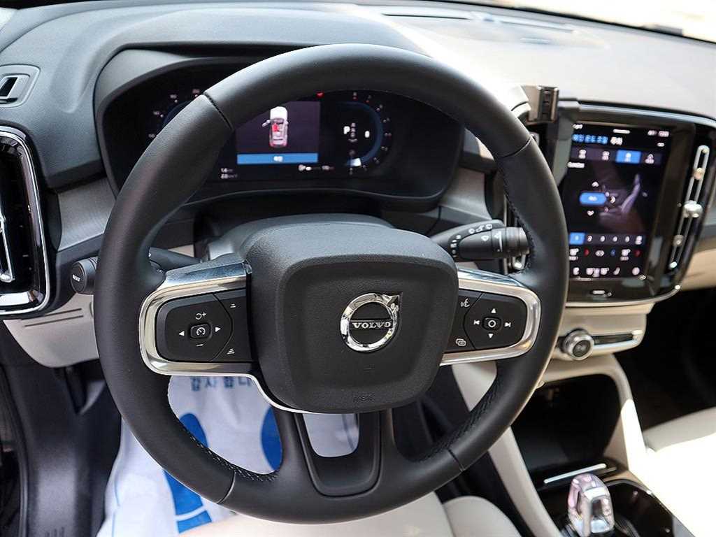 Volvo XC40 - Vista 8