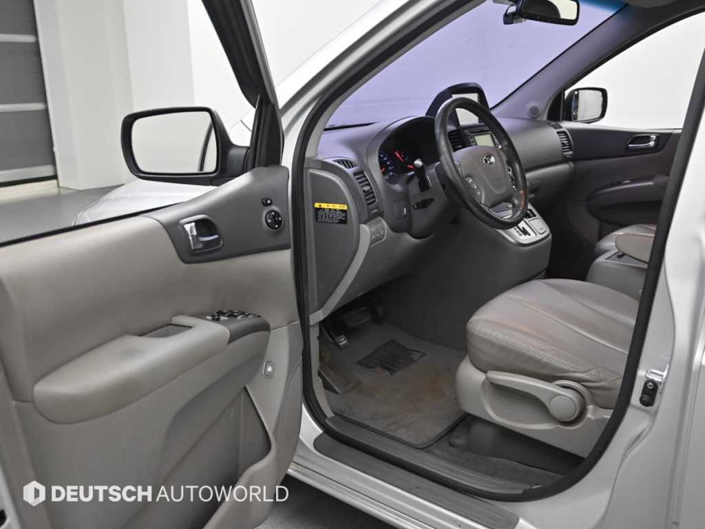 KIA Carnival - Vista 11