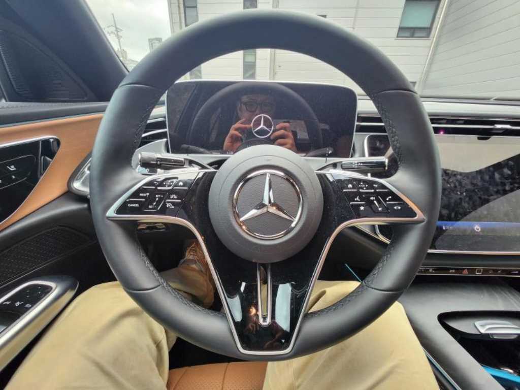 Mercedes Benz E class - Vista 5