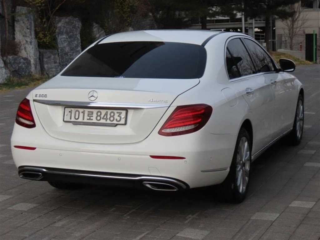 Mercedes Benz E class - Vista 3