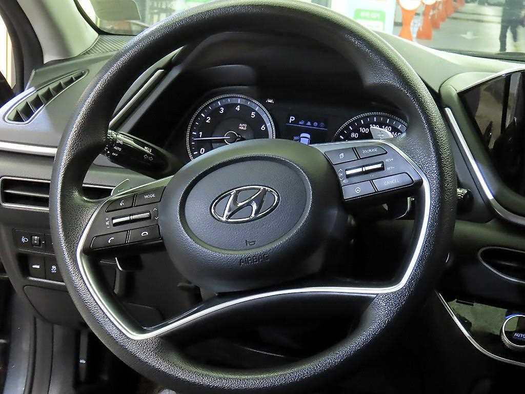HYUNDAI Sonata - Vista 8