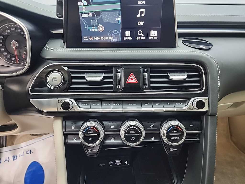 Genesis G70 - Vista 10