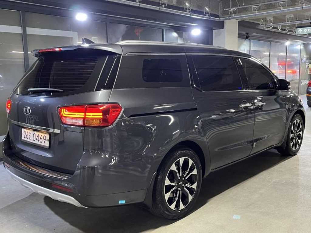 KIA Carnival - Vista 5