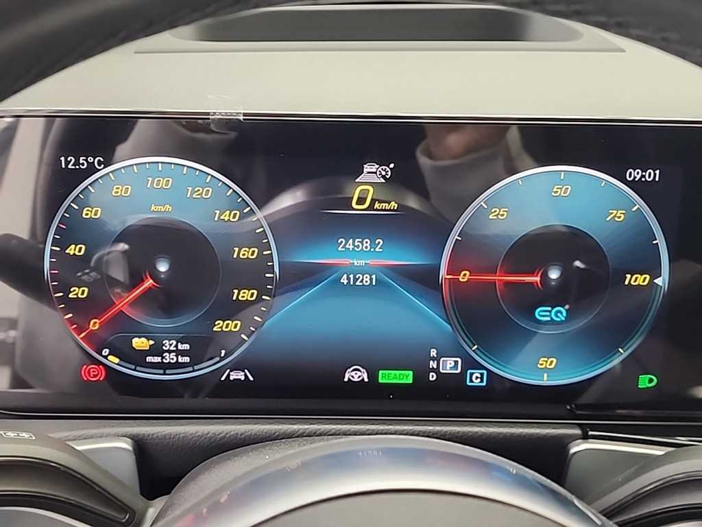 Mercedes Benz EQB - Vista 6