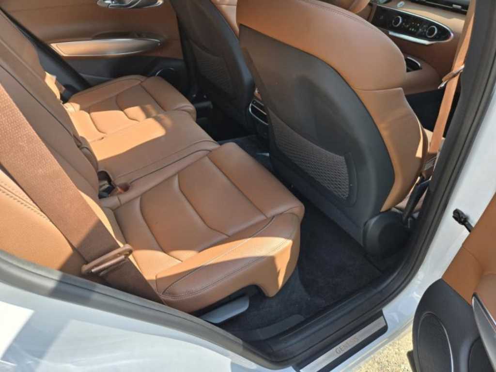 Genesis GV70 - Vista 10