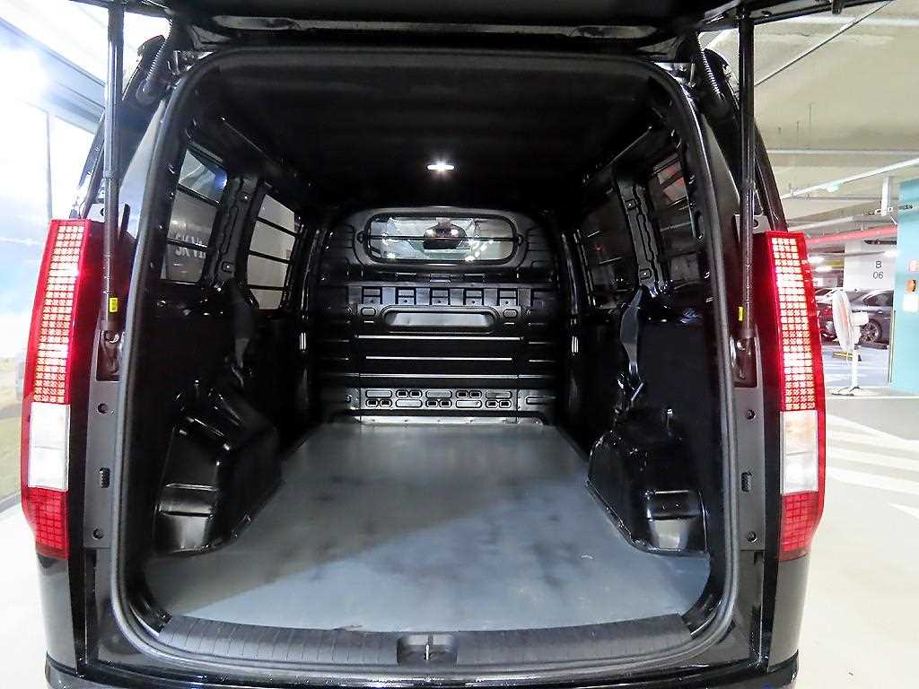 HYUNDAI Staria 2025 Negro - Importación desde Corea - HF Imports Iquique - Foto 18