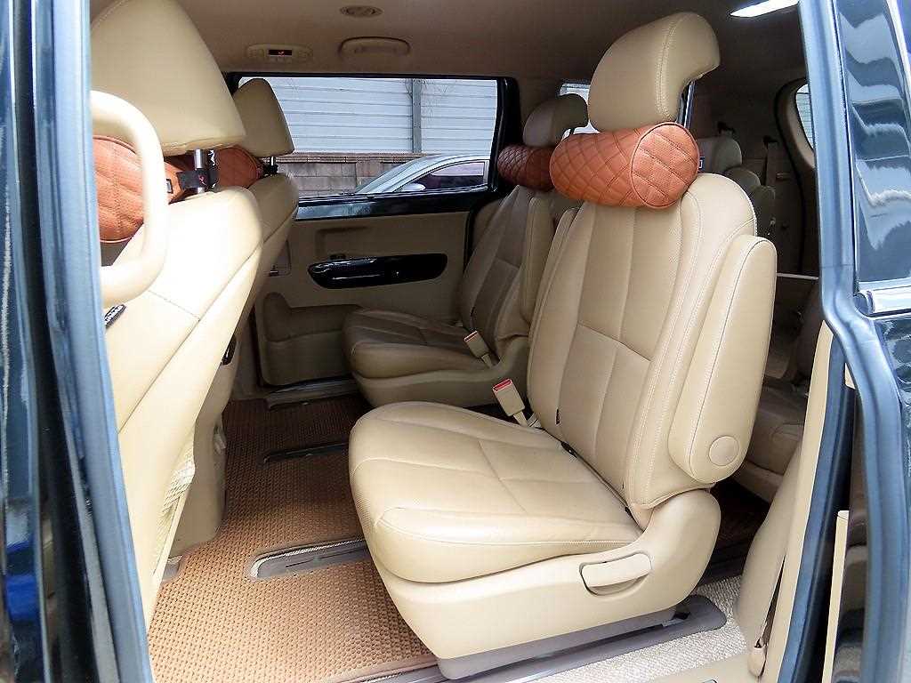 KIA Carnival - Vista 6