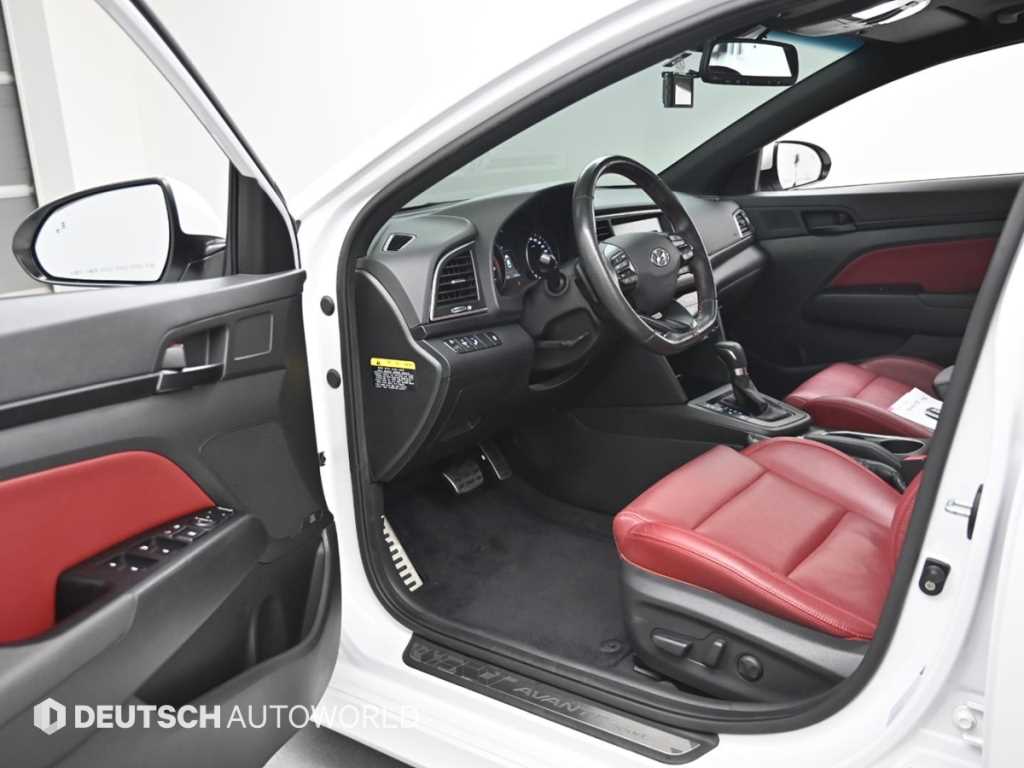 HYUNDAI Avante - Vista 11