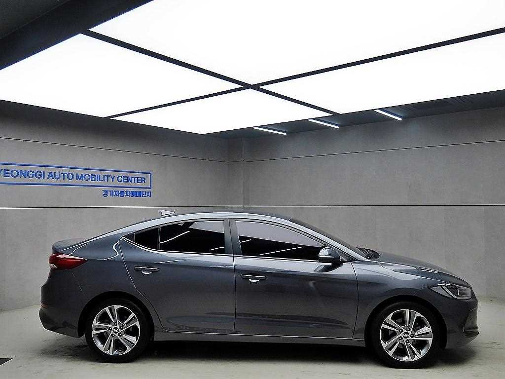 HYUNDAI Avante - Vista 2