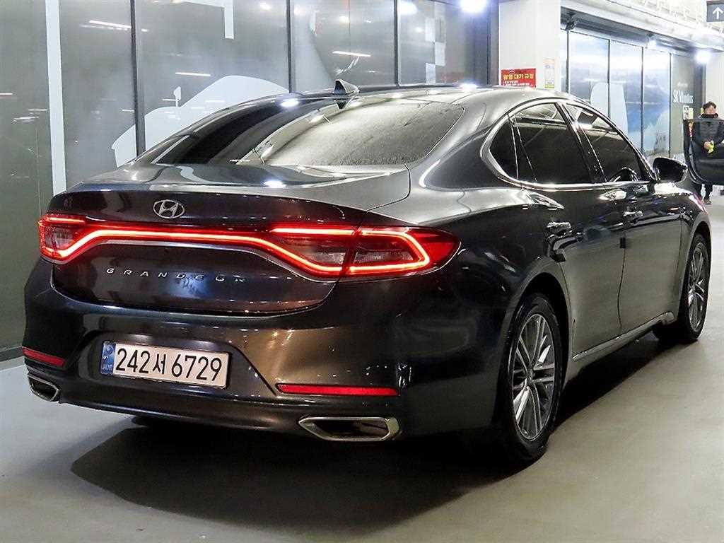 HYUNDAI Grandeur - Vista 4