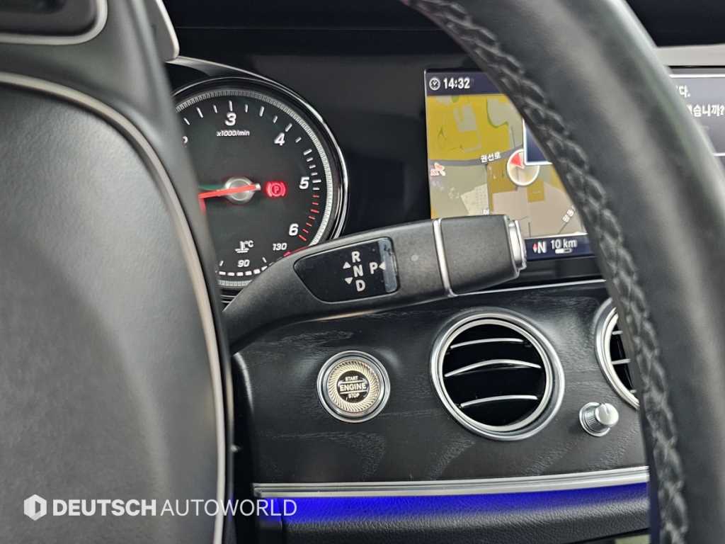 Mercedes Benz E class - Vista 9