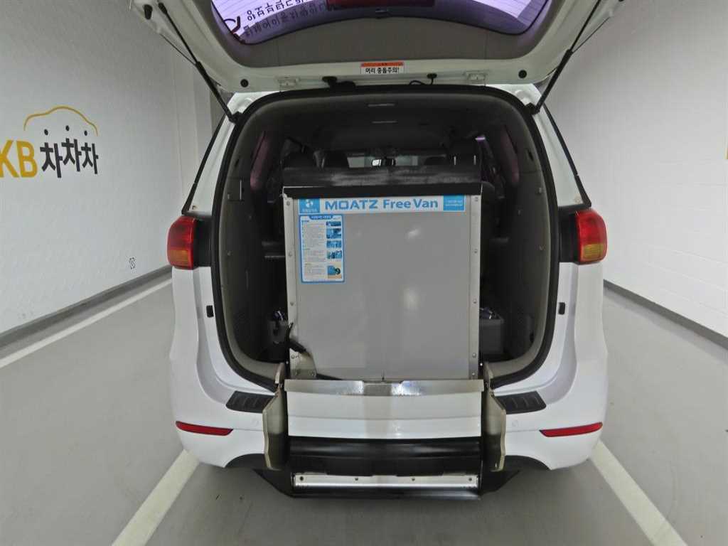 KIA Carnival - Vista 5