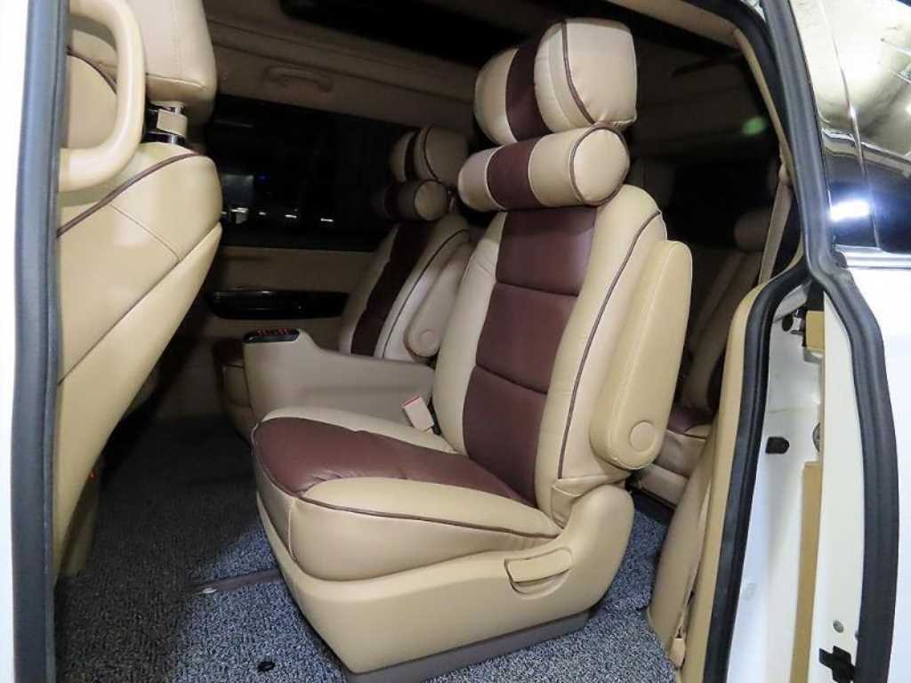 KIA Carnival - Vista 7