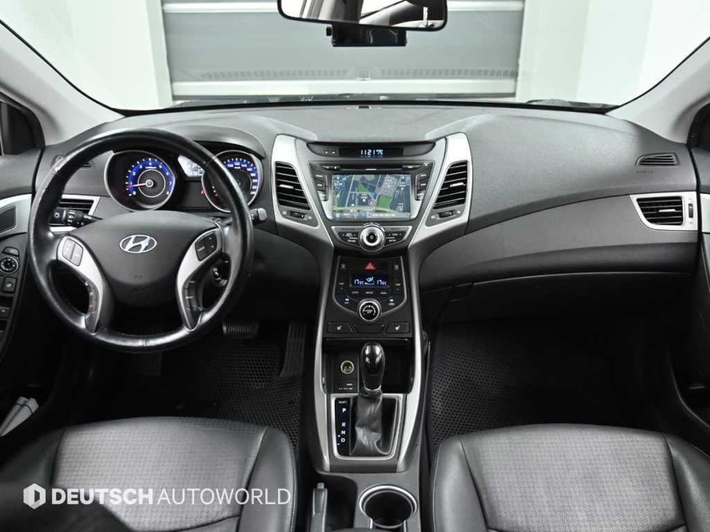 HYUNDAI Avante - Vista 7