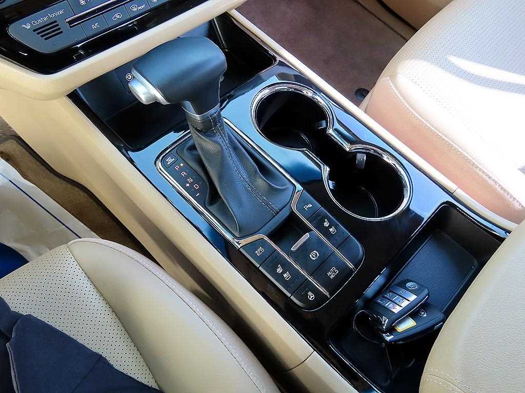 KIA Carnival - Vista 11