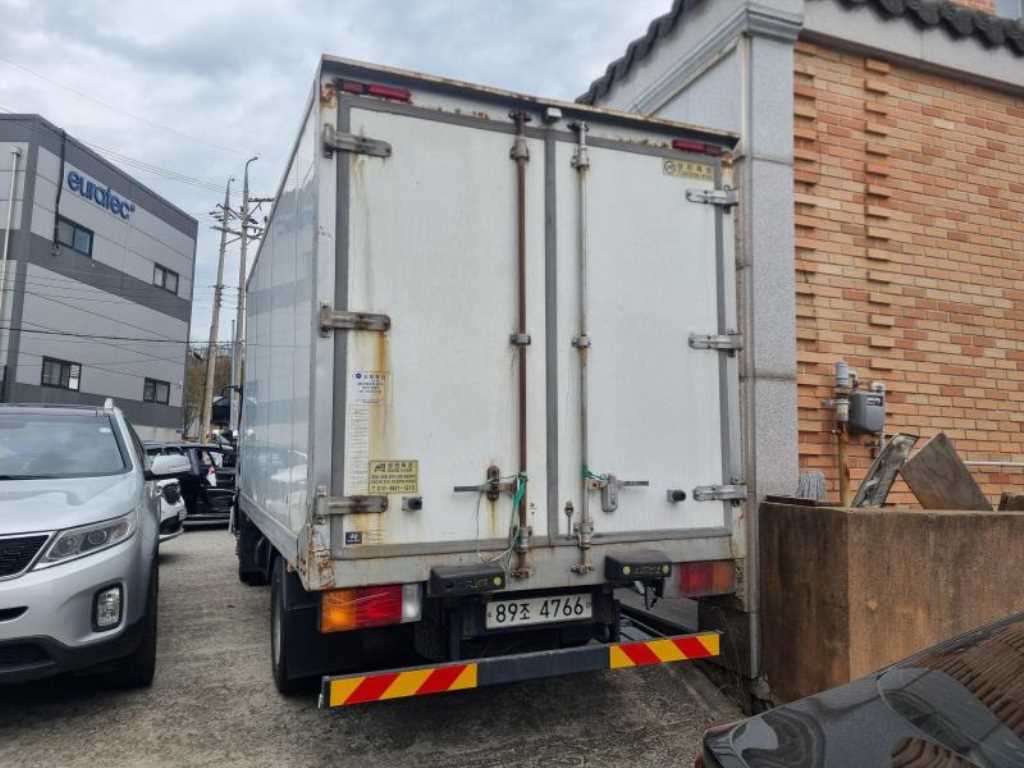 medium and large cargo truck - Vista 5