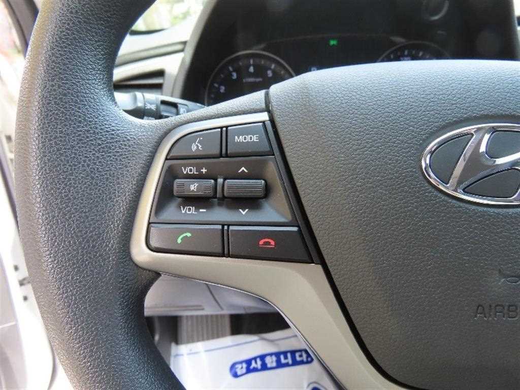 HYUNDAI Avante - Vista 11