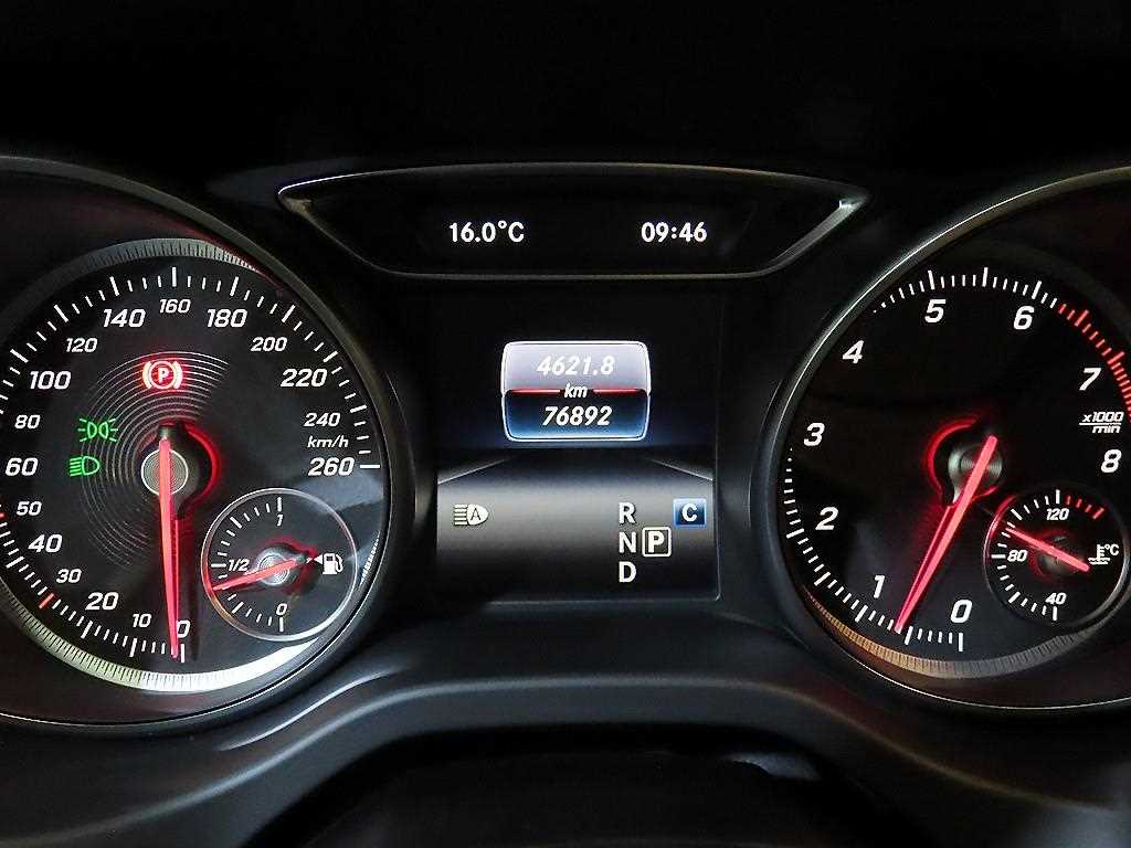 Mercedes Benz GLA Class - Vista 9