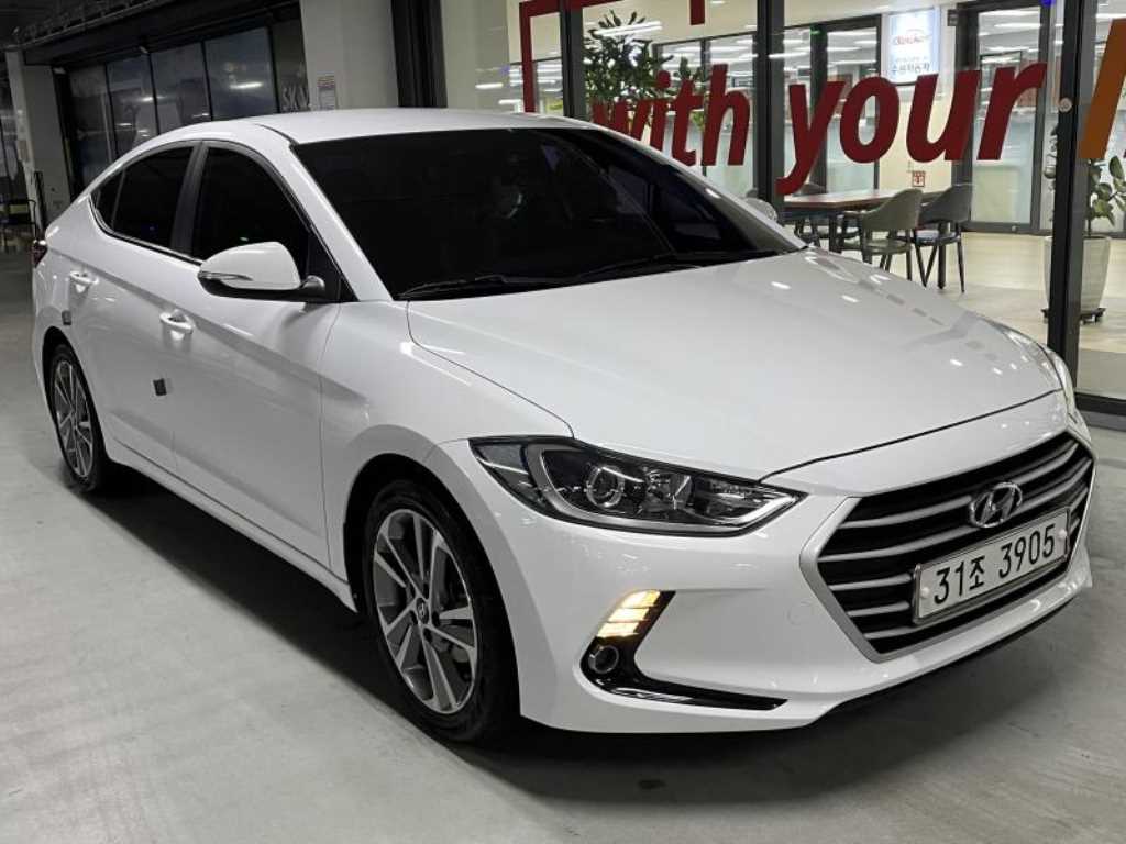 HYUNDAI Avante - Vista 2