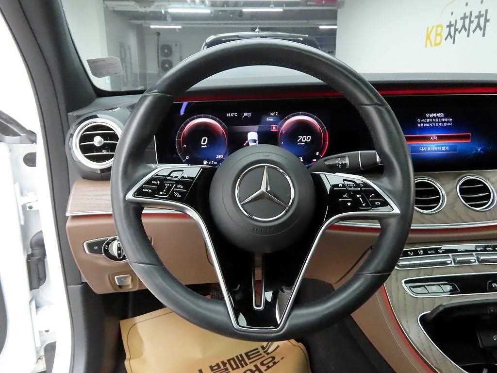 Mercedes Benz E class - Vista 7