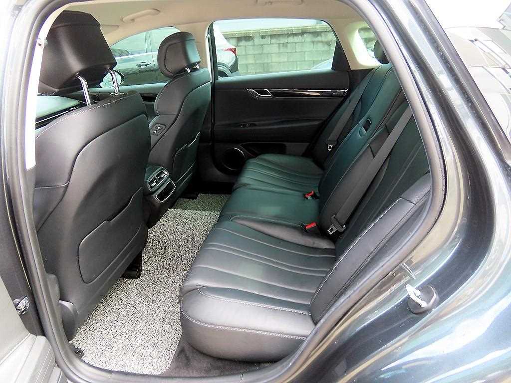 Genesis G80 - Vista 6