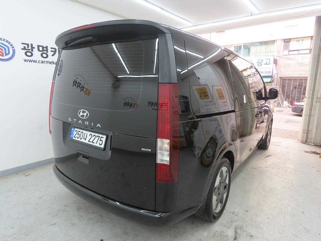 HYUNDAI Staria - Vista 3