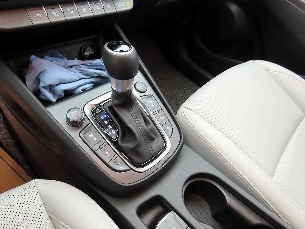 HYUNDAI Kona - Vista 10