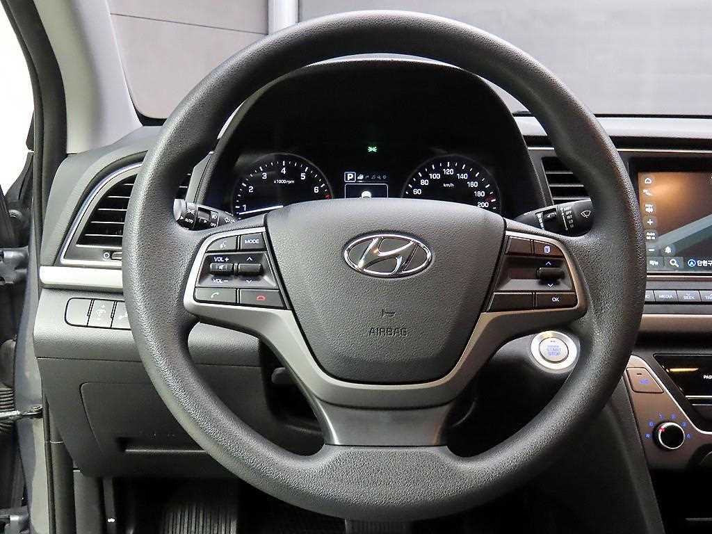 HYUNDAI Avante - Vista 9