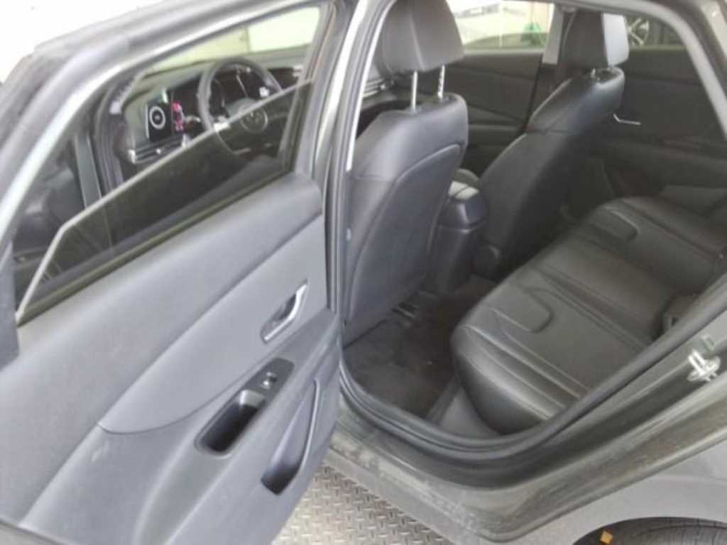 HYUNDAI Avante - Vista 11