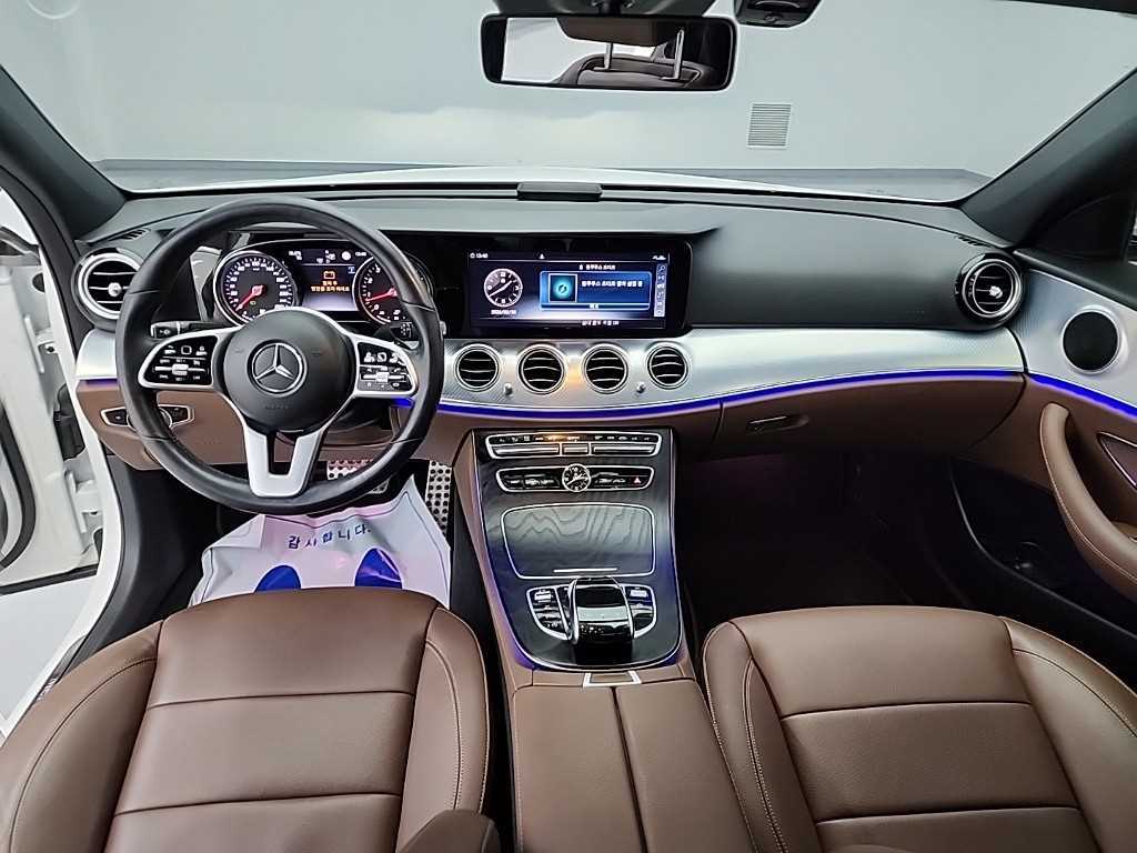 Mercedes Benz E class - Vista 7