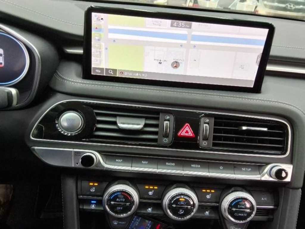 Genesis G70 - Vista 6