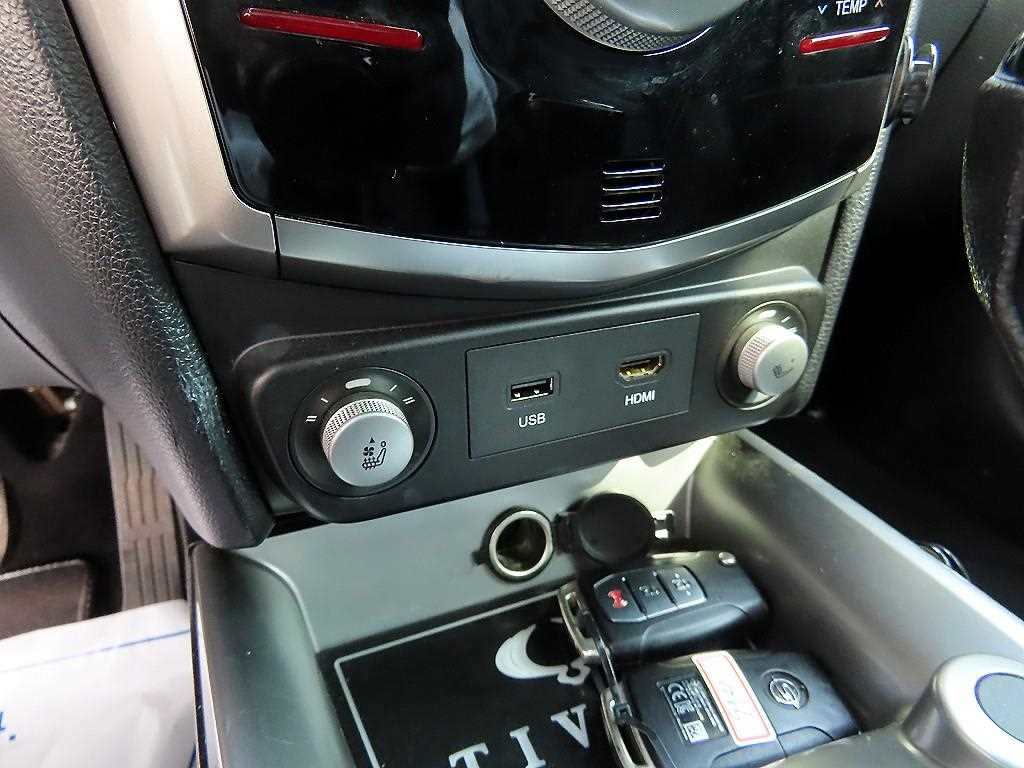 Ssangyong Tivoli 2015 Blanco - Importación desde Corea - HF Imports Iquique - Foto 14