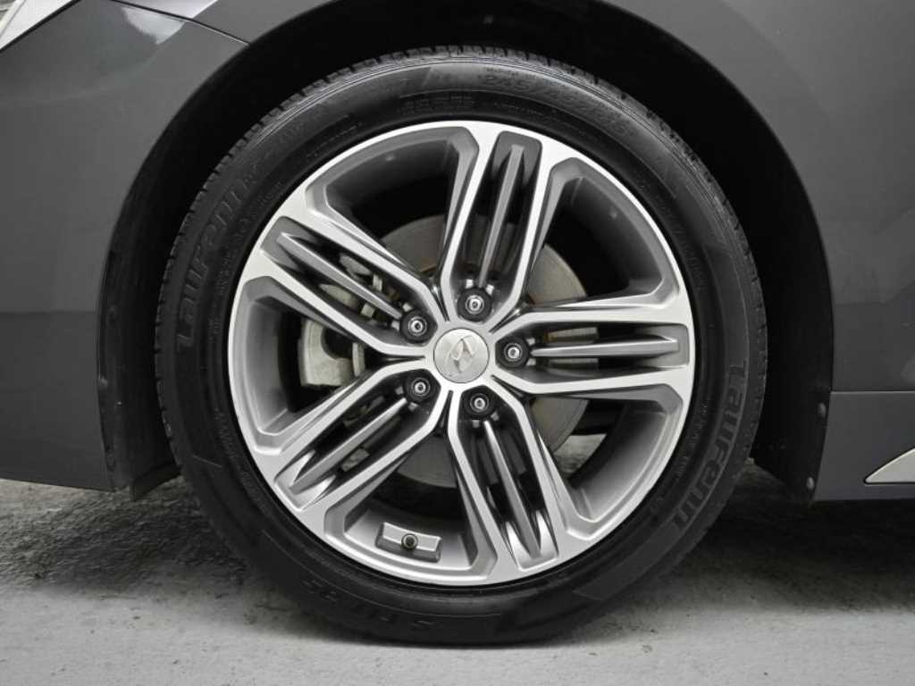 HYUNDAI Grandeur - Vista 5