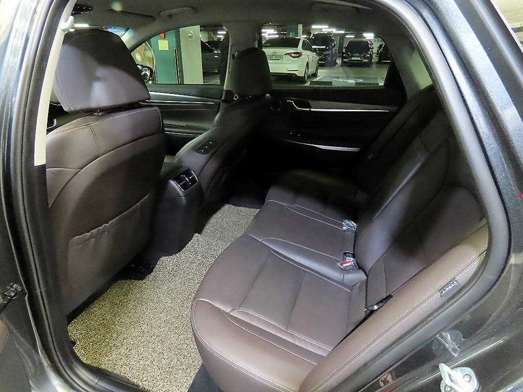 HYUNDAI Grandeur - Vista 7