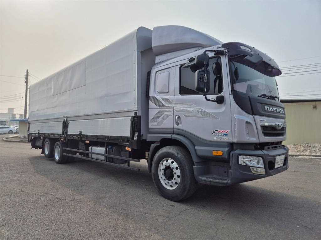 medium and large cargo truck - Vista 4