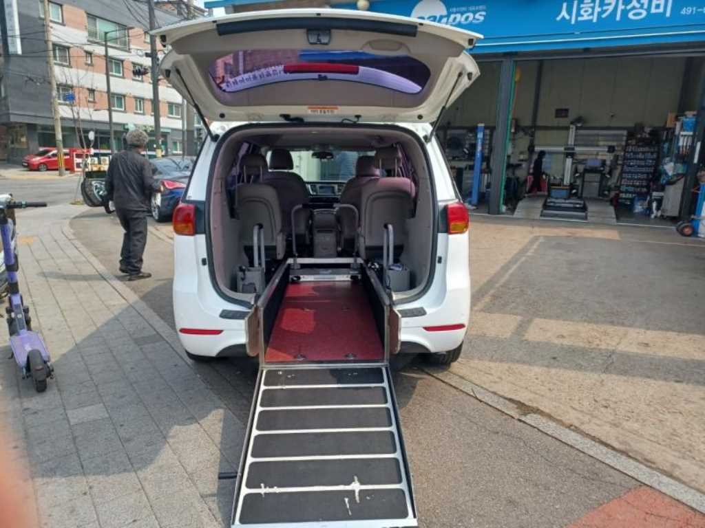 KIA Carnival - Vista 6