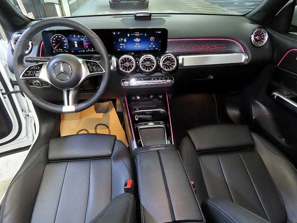 Mercedes Benz GLB Class - Vista 10