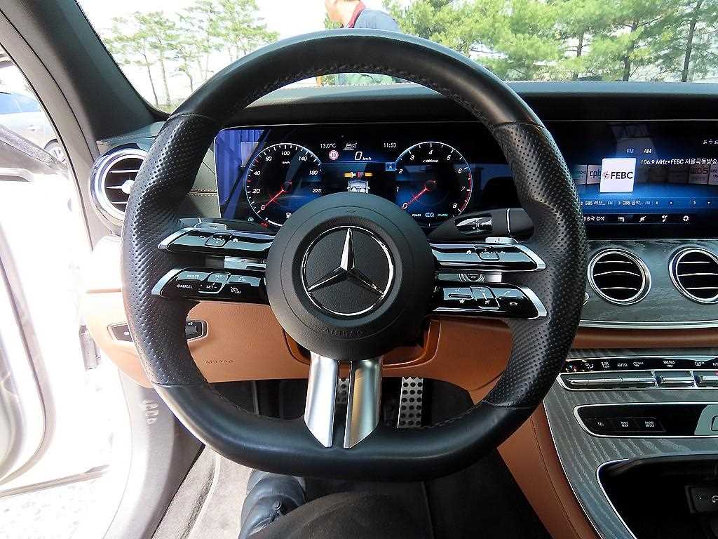 Mercedes Benz E class - Vista 8