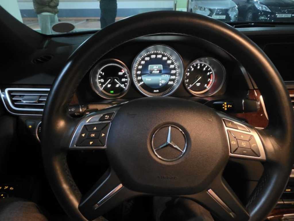 Mercedes Benz E class - Vista 6