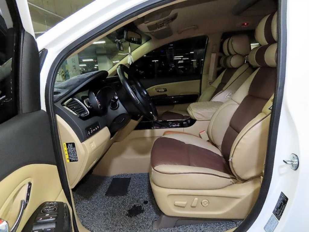 KIA Carnival - Vista 6