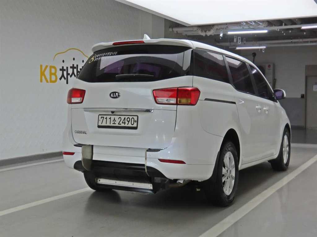 KIA Carnival - Vista 4
