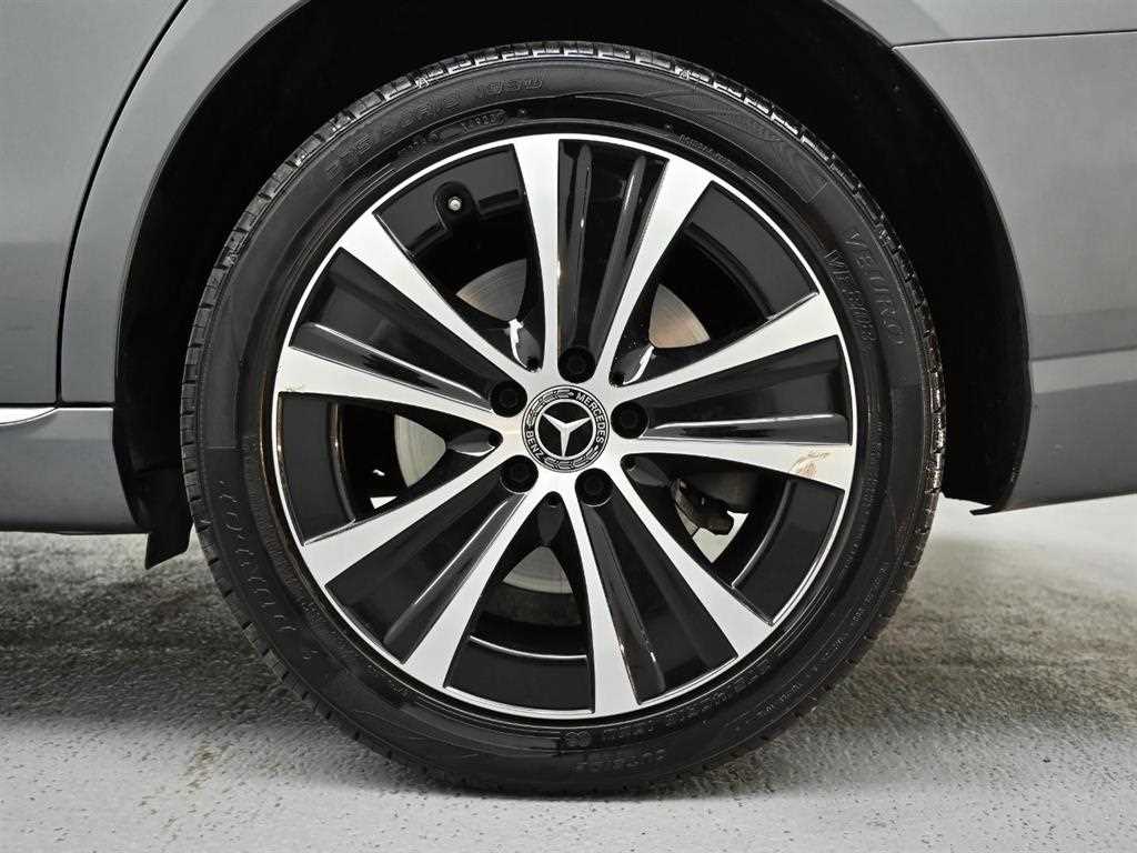 Mercedes Benz E class - Vista 5