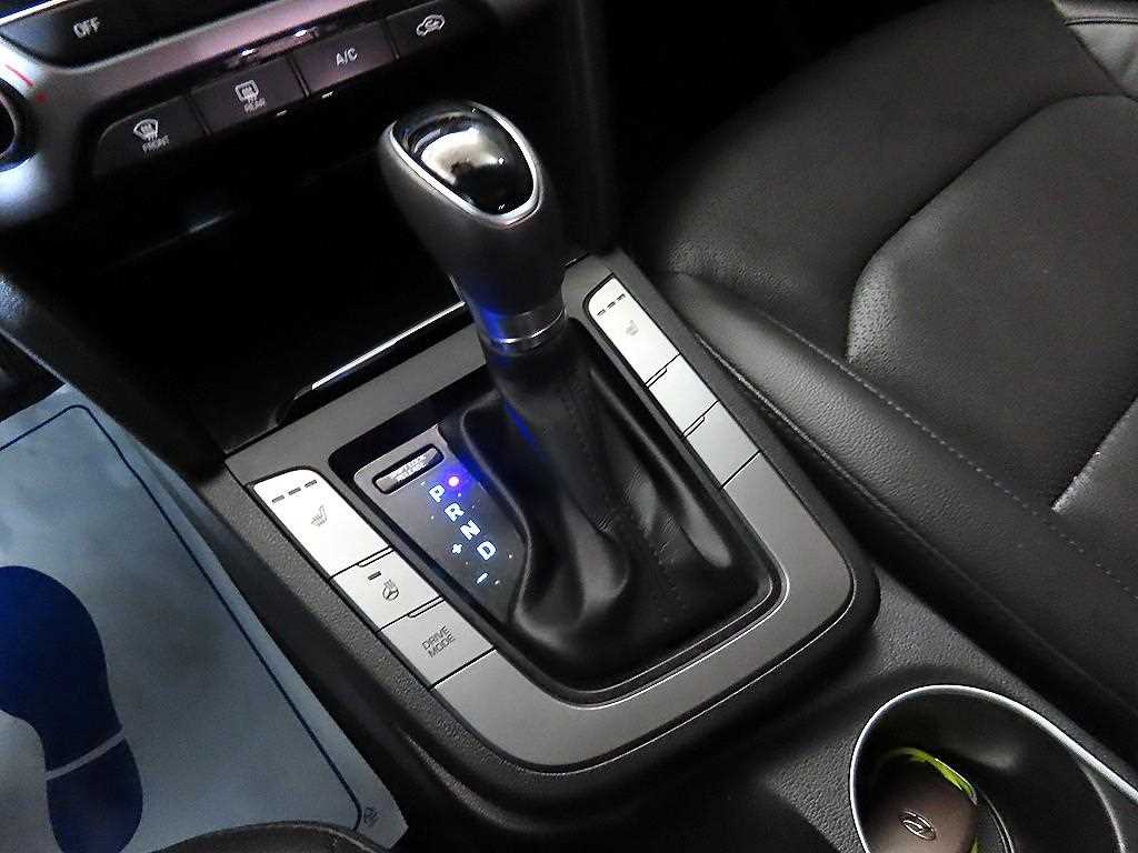 HYUNDAI Avante - Vista 12