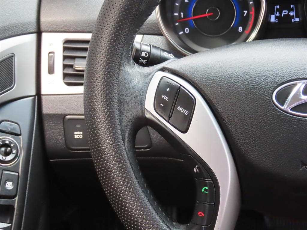 HYUNDAI Avante - Vista 11