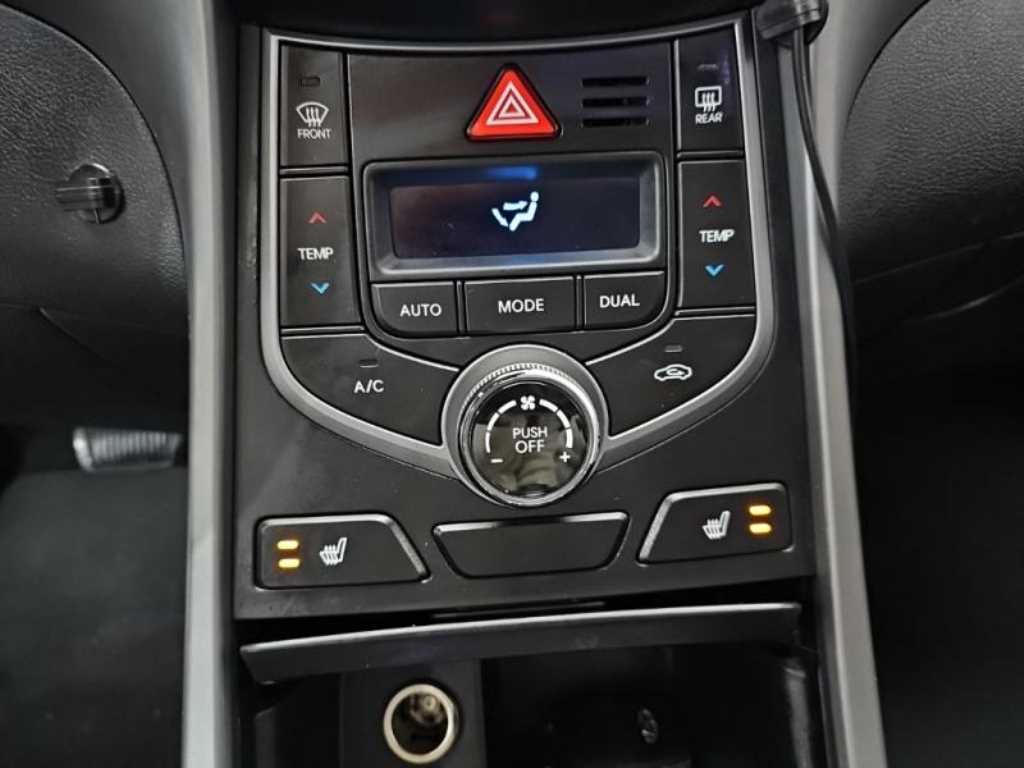 HYUNDAI Avante - Vista 12