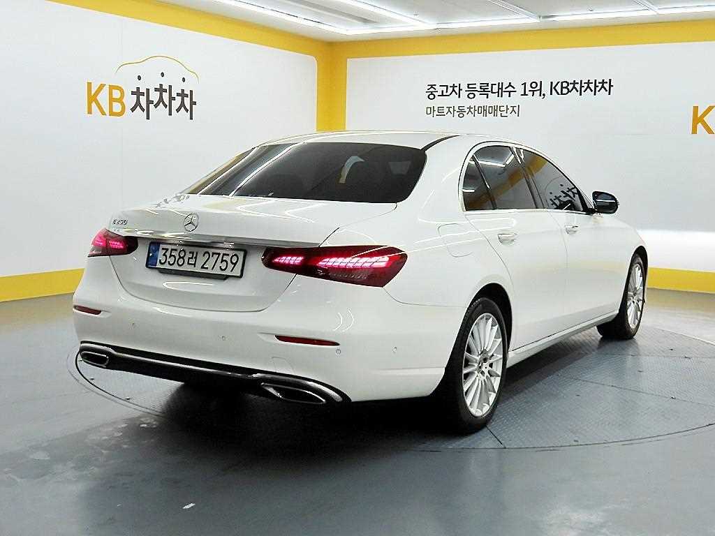 Mercedes Benz E class - Vista 4