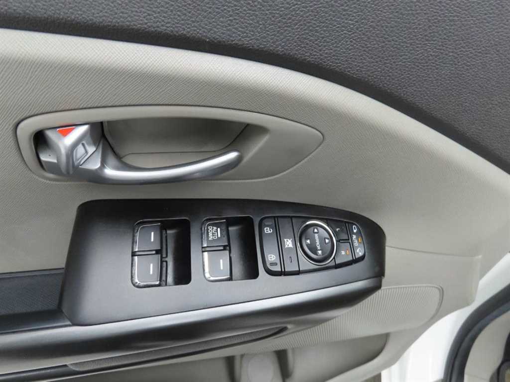 KIA Carnival - Vista 12