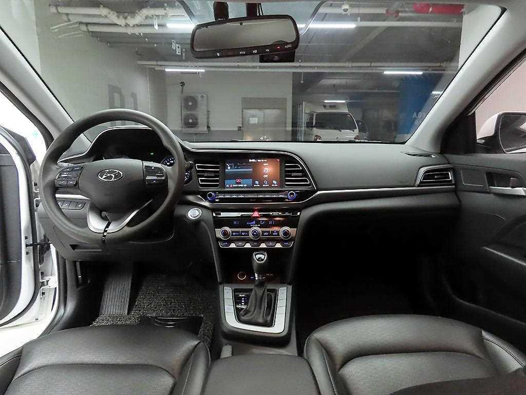 HYUNDAI Avante - Vista 8