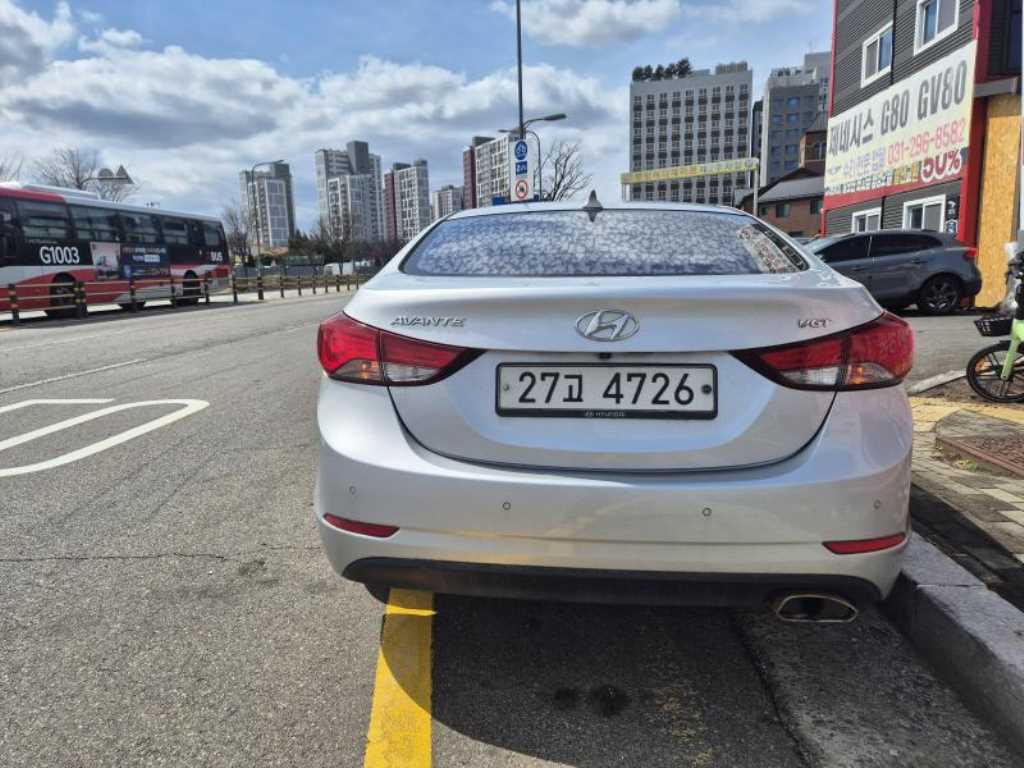 HYUNDAI Avante - Vista 4