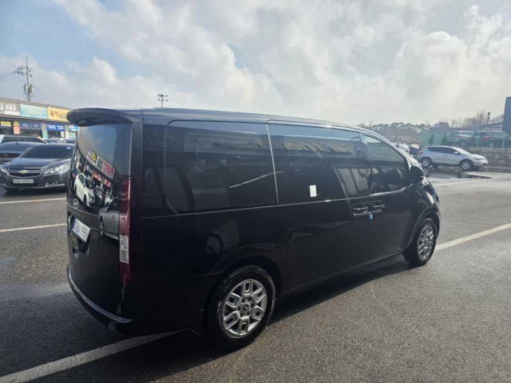 HYUNDAI Staria - Vista 4